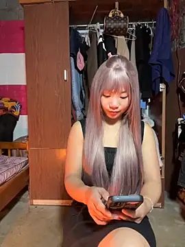 AAANINE22 online show from September 13, 2025, 2:06 pm