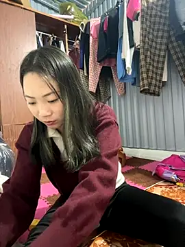 AAANINE22 online show from November 16, 2025, 6:41 am