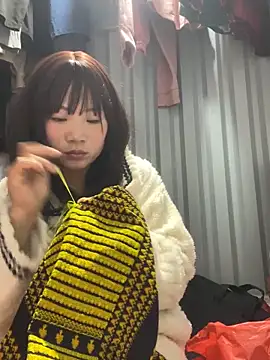 AAANINE22 online show from December 1, 2025, 1:49 pm