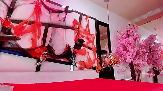 TessaCooper1 online show from October 26, 2025, 8:04 pm