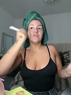 AlyssaAngell online show from November 7, 2025, 9:42 am