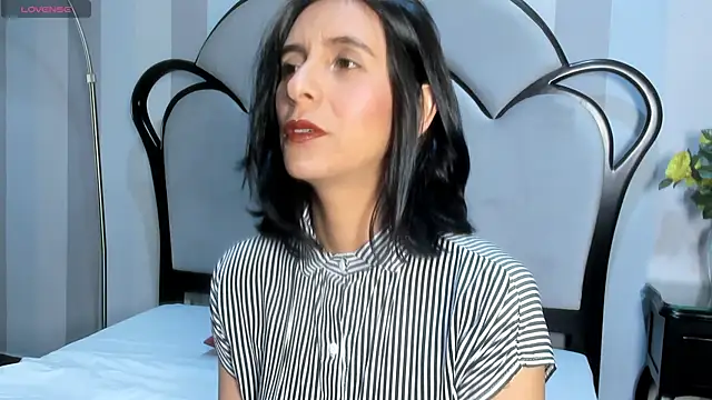 MiaAmore  online show from October 11, 2025, 7:45 pm