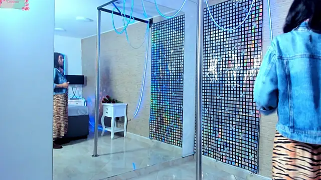 MiaAmore  online show from November 2, 2025, 2:19 pm