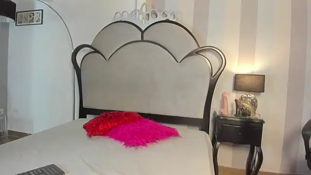 MiaAmore  online show from April 9, 2026, 5:51 pm