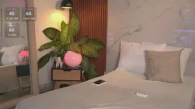 SophieCollins 1 online show from April 24, 2026, 11:45 am