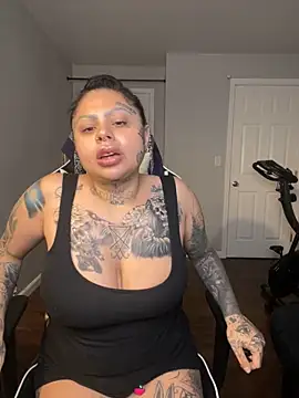 chicanachic13 online show from October 3, 2025, 6:54 am