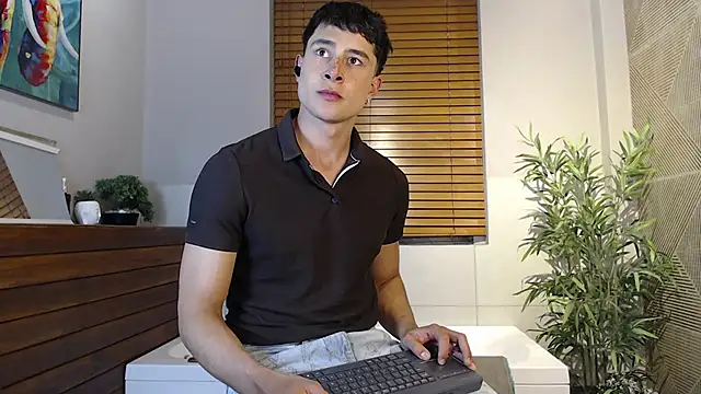 AustinJones  online show from April 10, 2026, 7:07 pm