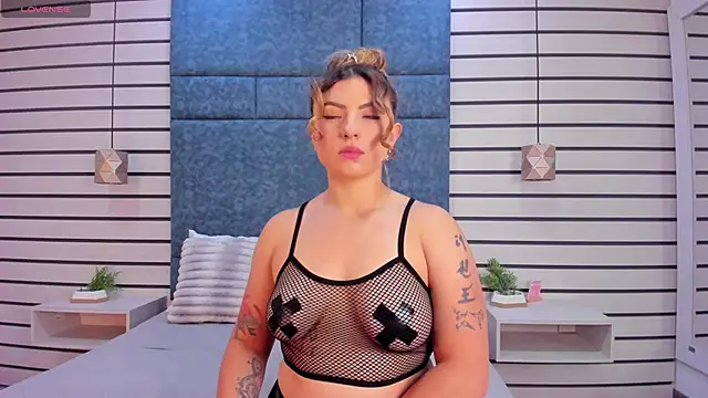 NatyLeone online show from November 5, 2025, 9:15 pm