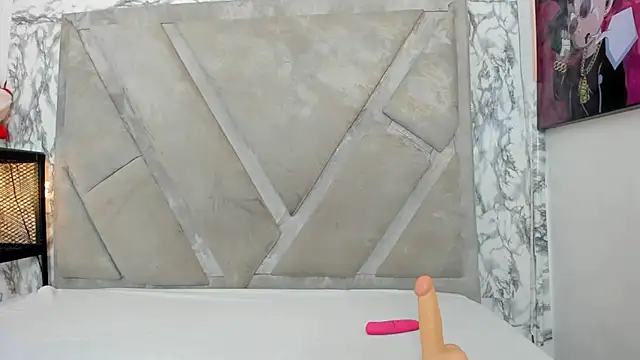 Snapshot of EmmaHollis chatting on November 13, 2025, 12:37 pm EmmaHollis online show from November 13, 2025, 12:37 pm