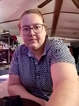 XEmoxkittyx online show from February 15, 2026, 5:09 pm