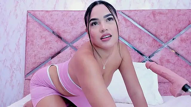 HOT EMIILY  online show from October 20, 2025, 11:32 am