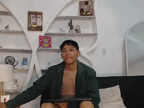 BEAUTY BOYS1 online show from September 9, 2025, 7:08 am