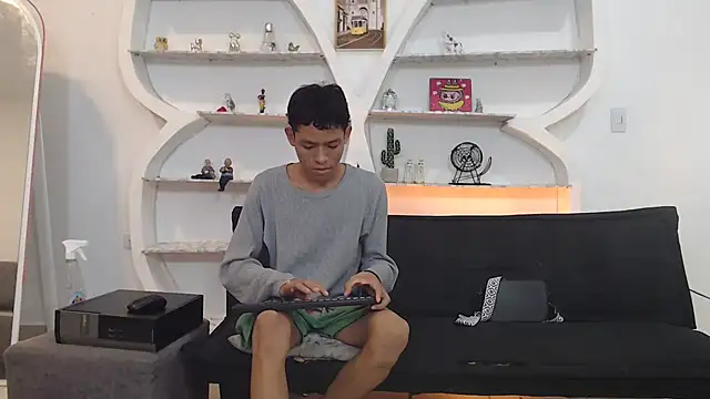 BEAUTY BOYS1 online show from November 16, 2025, 7:25 am