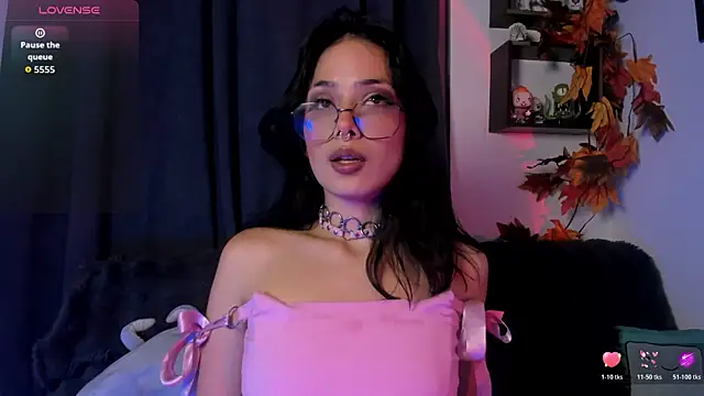 Snapshot of Seraphine_hell chatting on May 5, 2026, 6:32 am Seraphine hell online show from May 5, 2026, 6:32 am