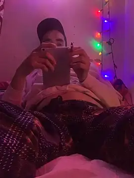 Snapshot of DanBfl chatting on December 17, 2025, 12:27 am DanBfl online show from December 17, 2025, 12:27 am