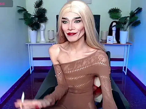 itsmeMonicaloove69 online show from October 13, 2025, 6:52 pm