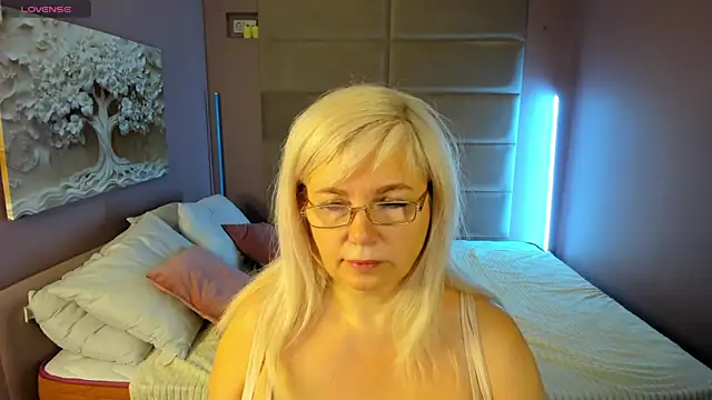 Snapshot of Hella_Fabel chatting on May 24, 2026, 1:10 am Hella Fabel online show from May 24, 2026, 1:10 am