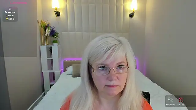 Snapshot of Hella_Fabel chatting on June 11, 2026, 1:05 am Hella Fabel online show from June 11, 2026, 1:05 am