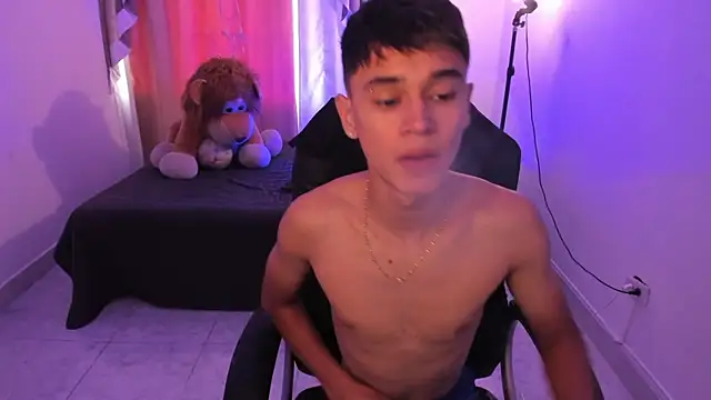 Aron Boyy online show from April 4, 2026, 8:28 pm