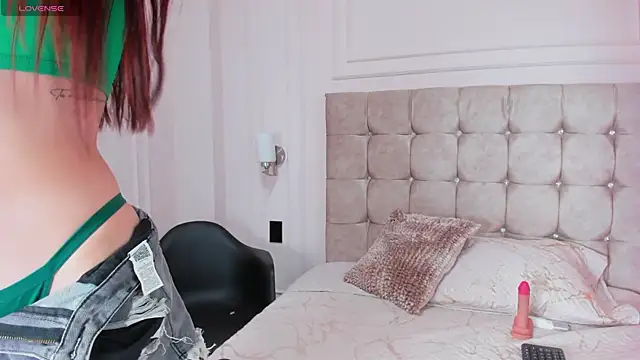 Snapshot of DulceEstrella_ chatting on September 28, 2025, 4:29 am DulceEstrella online show from September 28, 2025, 4:29 am