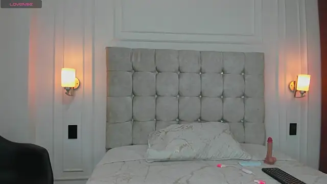 Snapshot of DulceEstrella_ chatting on October 4, 2025, 4:54 am DulceEstrella online show from October 4, 2025, 4:54 am