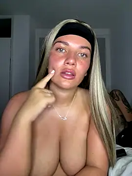 little lola x online show from September 15, 2025, 8:42 pm