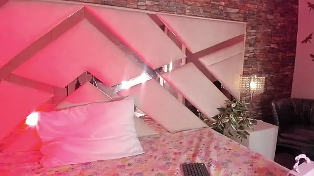 Snapshot of Valery_Brand chatting on December 5, 2025, 12:25 pm Valery Brand online show from December 5, 2025, 12:25 pm