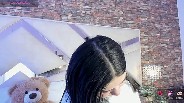 Snapshot of Valery_Brand chatting on December 15, 2025, 1:32 am Valery Brand online show from December 15, 2025, 1:32 am