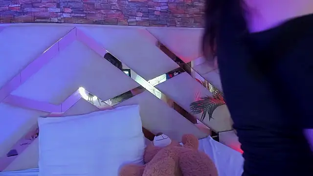 Snapshot of Valery_Brand chatting on January 15, 2026, 12:43 pm Valery Brand online show from January 15, 2026, 12:43 pm