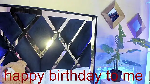 Snapshot of Valery_Brand chatting on February 16, 2026, 1:18 pm Valery Brand online show from February 16, 2026, 1:18 pm