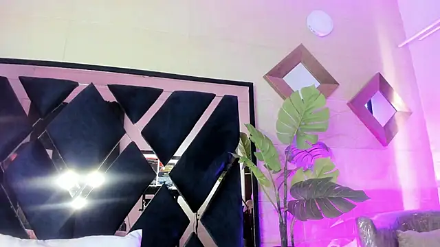 Snapshot of Valery_Brand chatting on June 25, 2026, 1:26 pm Valery Brand online show from June 25, 2026, 1:26 pm