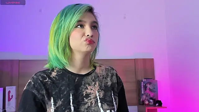 Akatsumi  online show from March 9, 2026, 4:33 pm