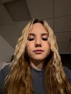 Sky Cutie online show from September 13, 2025, 4:45 am