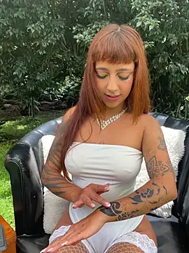 AliceMrtnz online show from April 18, 2026, 4:55 pm