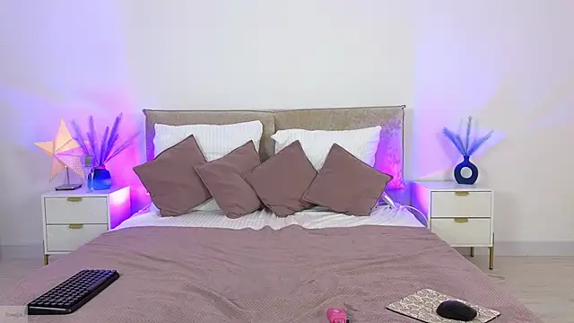 Jules night online show from November 9, 2025, 9:13 pm