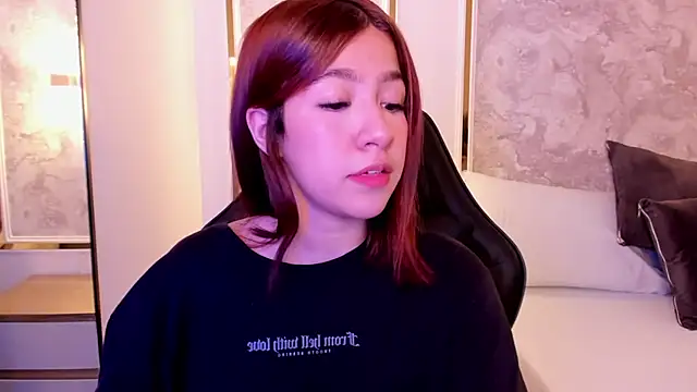 doll eyees  online show from September 18, 2025, 2:57 am