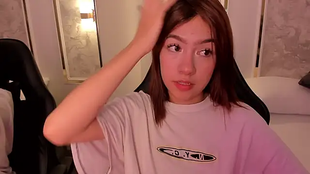 doll eyees  online show from October 1, 2025, 3:12 am