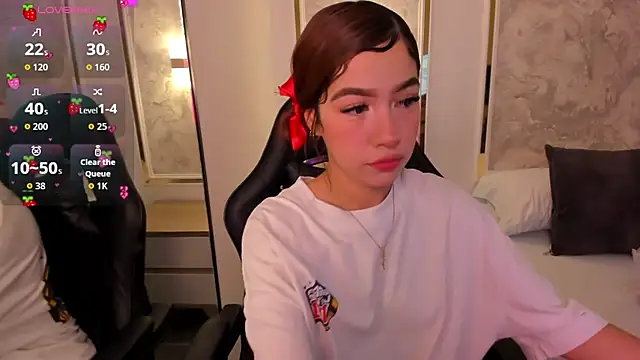 doll eyees  online show from October 11, 2025, 7:12 pm