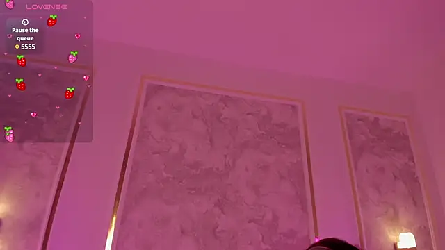 doll eyees  online show from October 17, 2025, 2:26 am