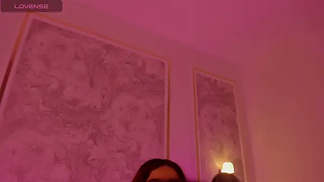 doll eyees  online show from October 18, 2025, 2:36 am