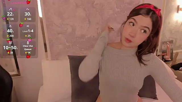 doll eyees  online show from October 31, 2025, 2:34 am