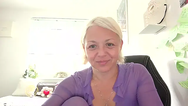 Linsy Kim online show from September 17, 2025, 5:42 am