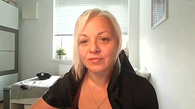 Linsy Kim online show from October 23, 2025, 6:45 am