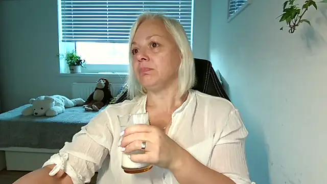 Linsy Kim online show from November 14, 2025, 6:45 am