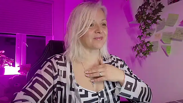 Linsy Kim online show from March 11, 2026, 8:26 pm