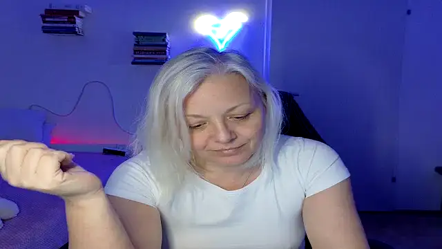 Linsy Kim online show from April 16, 2026, 9:50 pm