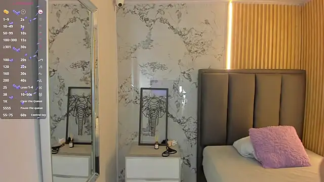 Snapshot of SOPHIEMEYER chatting on September 25, 2025, 12:42 pm SOPHIEMEYER online show from September 25, 2025, 12:42 pm