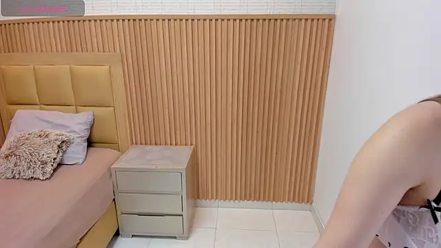 Snapshot of SOPHIEMEYER chatting on November 14, 2025, 8:07 pm SOPHIEMEYER online show from November 14, 2025, 8:07 pm