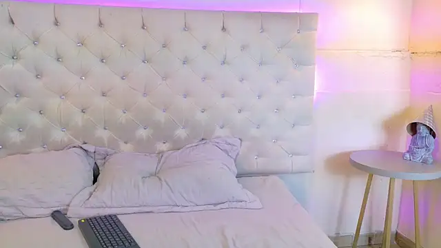 Snapshot of CathMellow chatting on November 22, 2025, 8:30 pm CathMellow online show from November 22, 2025, 8:30 pm