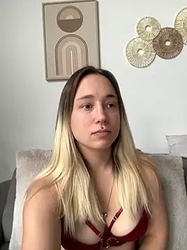 stelli 99 online show from December 3, 2025, 9:40 am